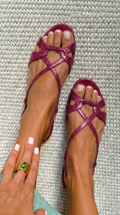 Sandalias slingback con efecto serpiente de tacón bajo bronce con punta abierta