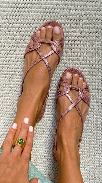 Sandalias slingback con efecto serpiente de tacón bajo bronce con punta abierta