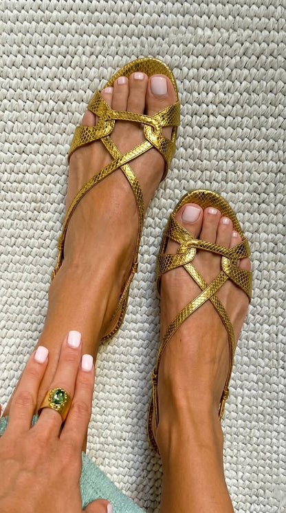 Sandalias slingback con efecto serpiente de tacón bajo bronce con punta abierta